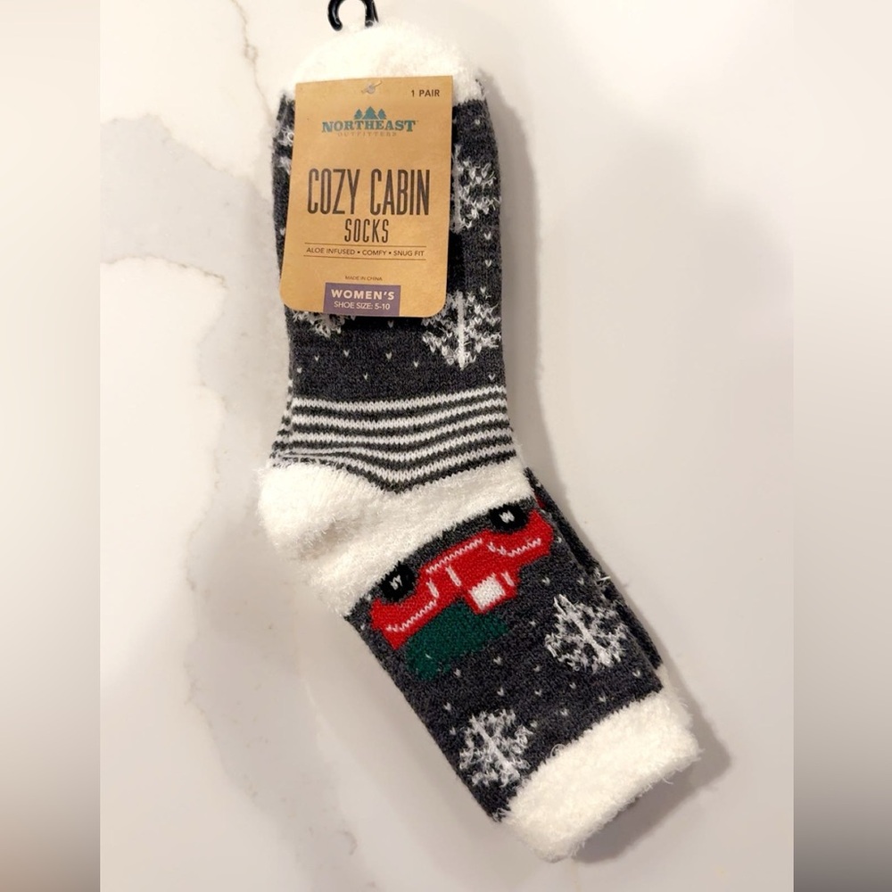 Northeast Cozy Cabin Socks - Black and Gray